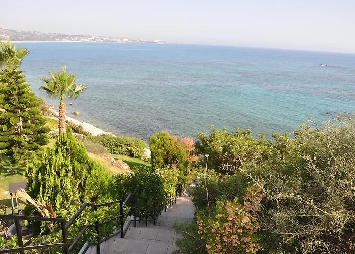 Апартаменты 13 *