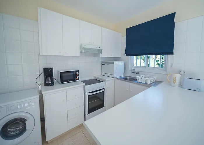 13 Apartment Coral Bay